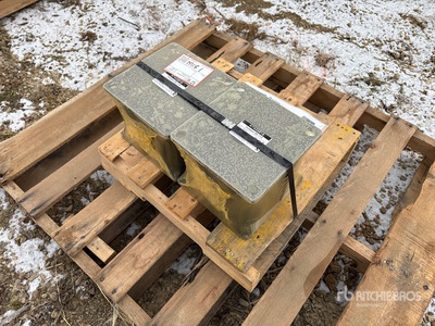 Quantity of (2) AT195217 Suspension Mount (Unused) - Fits John Deere 350C, 350D, 400C, 400D, B35C, B40B, B40C, 370E-II, 460P