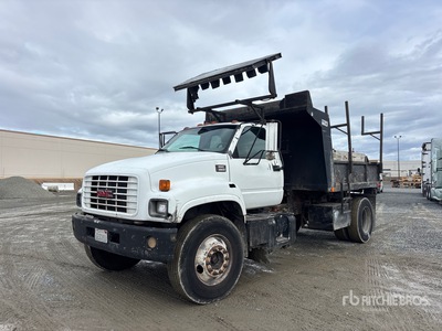 2001 GMC C7500 4x2 S/A Dump Truck