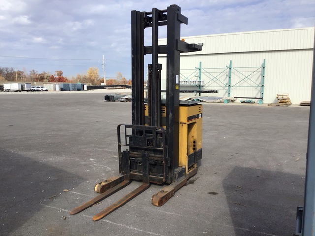 2001 Cat NRR40 Pneumatic Tire Forklift (Inoperable)