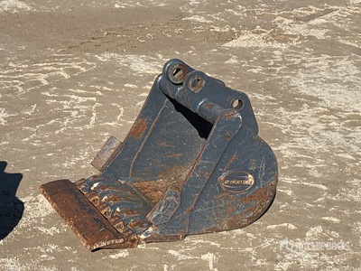 Strickland 24 in Digging Excavator Bucket - Fits Case CX37C