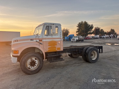 2000 International 4700 4x2 Cab and Chassis