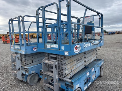 2015 Genie GS3246 Electric シザーリフト