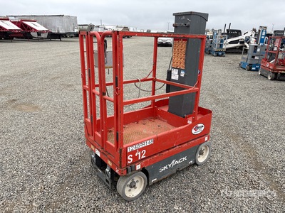 2017 Skyjack SJ12 Elevador vertical