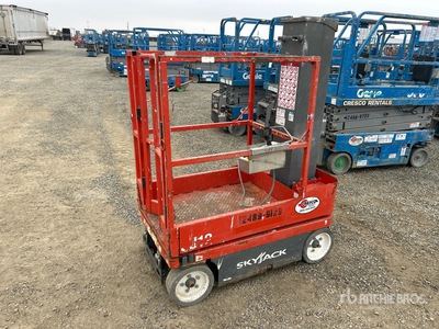 2017 Skyjack SJ12 Elevador vertical