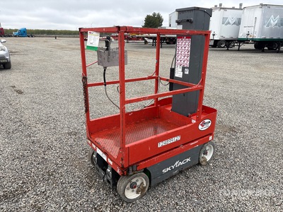 2017 Skyjack SJ12 Elevador vertical