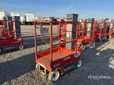 2017 Skyjack SJ12 Elevador vertical