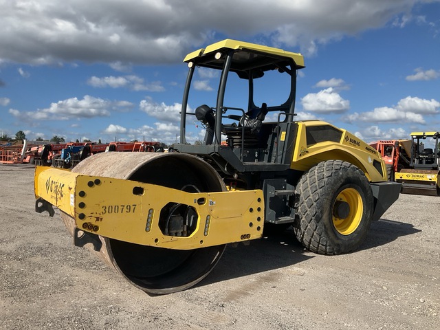 2017 Bomag BW211D-5 Smooth Drum Compactor