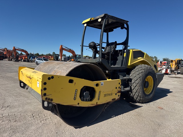 2018 Bomag BW211D-5 Smooth Drum Compactor