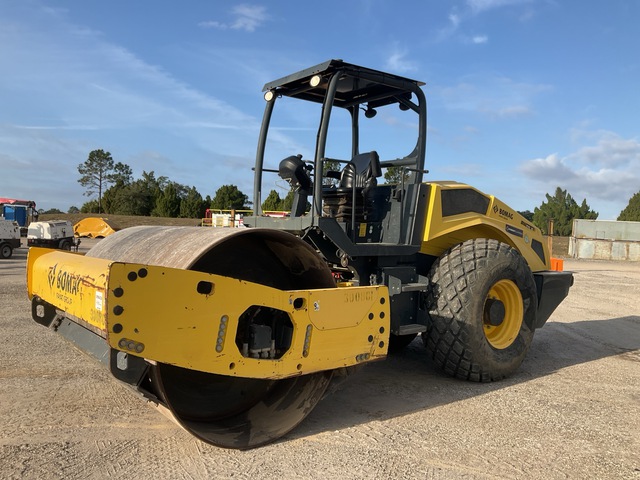 2018 Bomag BW211D-5 Smooth Drum Compactor