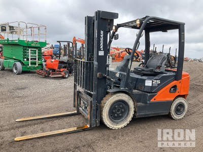 2018 Doosan G25P-7 4600 lb Pneumatic Tire Forklift