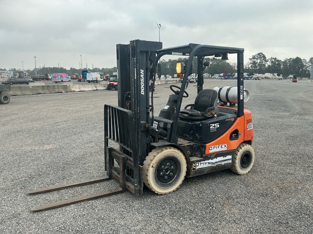 2018 Doosan G25P5 4600 lb Cushion Tire Forklift