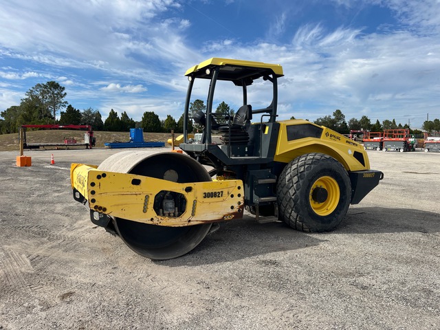 2018 Bomag BW211D-5 Smooth Drum Compactor