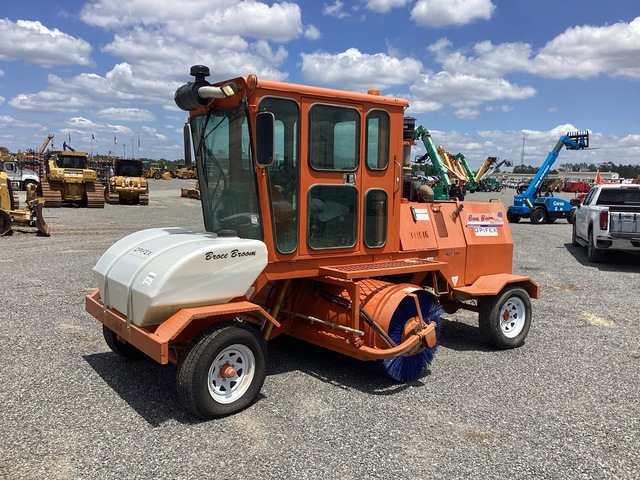 2017 Broce RCT 350 Self-Propelled Broom