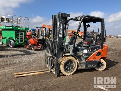 2018 Doosan G25P-7 4600 lb Pneumatic Tire Forklift