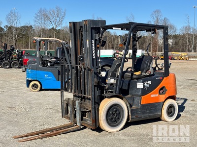 2018 Doosan G25P-5 4600 lb Pneumatic Tire Forklift