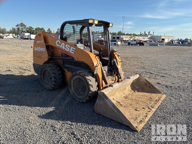 MINI CARGADOR SOBRE RUEDAS 2018 CASE SR240