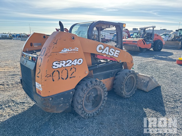 MINI CARGADOR SOBRE RUEDAS 2018 CASE SR240