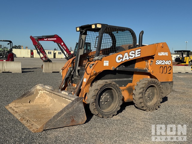 MINI CARGADOR SOBRE RUEDAS 2018 CASE SR240