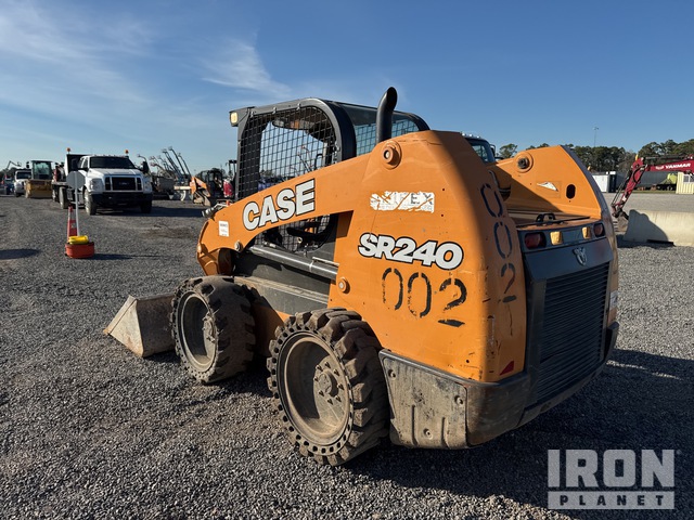 MINI CARGADOR SOBRE RUEDAS 2018 CASE SR240