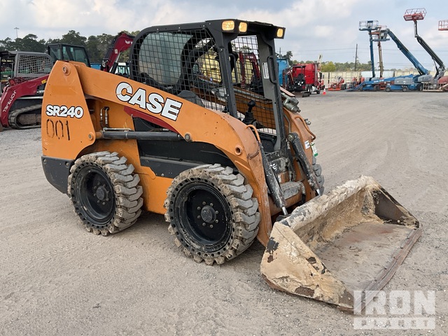 MINI CARGADOR SOBRE RUEDAS 2017 CASE SR240