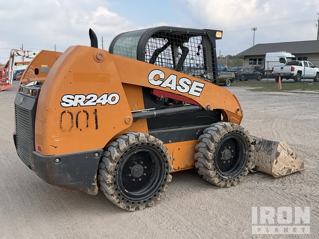 MINI CARGADOR SOBRE RUEDAS 2017 CASE SR240