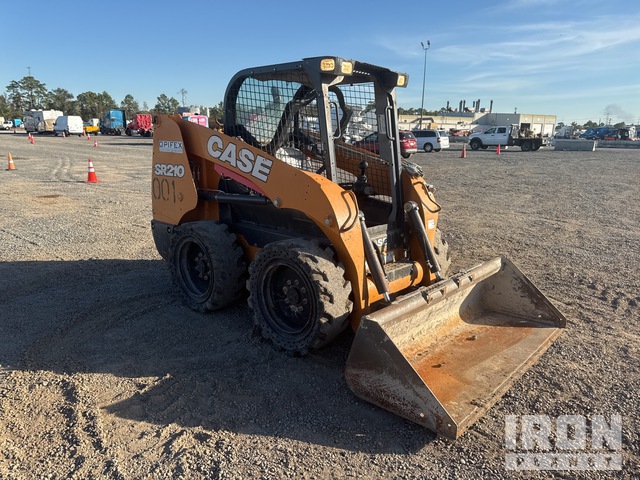 MINI CARGADOR SOBRE RUEDAS 2018 CASE SR210