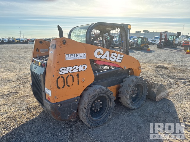 MINI CARGADOR SOBRE RUEDAS 2018 CASE SR210