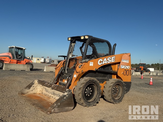 MINI CARGADOR SOBRE RUEDAS 2018 CASE SR210