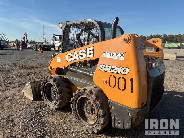 MINI CARGADOR SOBRE RUEDAS 2018 CASE SR210