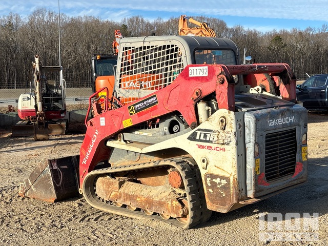 MINI CARGADOR SOBRE ORUGAS TAKEUCHI TL10V2