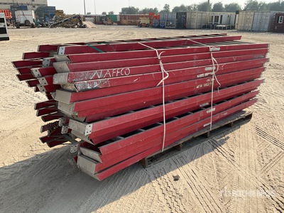 Quantity of (15) Aluminum Échelle