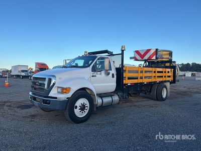 2013 Ford F-750 XLT 4x2 Attenuator Truck