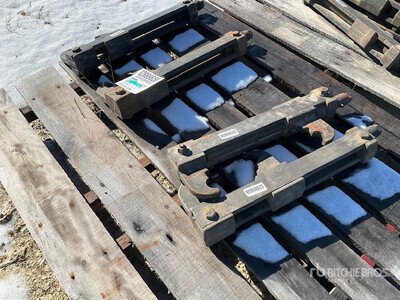 (4) 12304551 Full Tracked Vehicle Track Connecting Fixtures