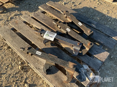 (4) 12304551 Vehicle Track Connection Tools