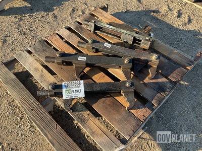 (4) Full Tracked Vehicle Track Connecting Fixtures