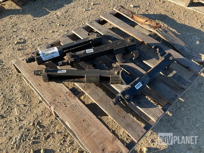 (4) Full Tracked Vehicle Track Connecting Fixtures