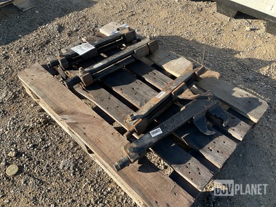 (4) Full Tracked Vehicle Track Connecting Fixtures