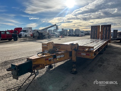 1995 J & J 31 ft Tri/A Plant Trailer