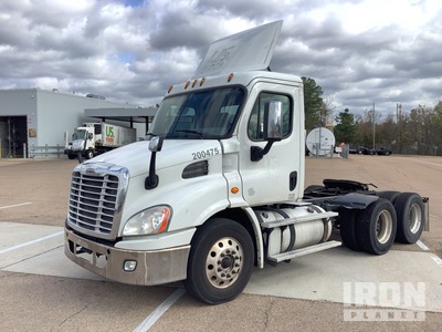 2016 Freightliner Cascadia 113 6x4 T/A Day Cab Truck Tractor