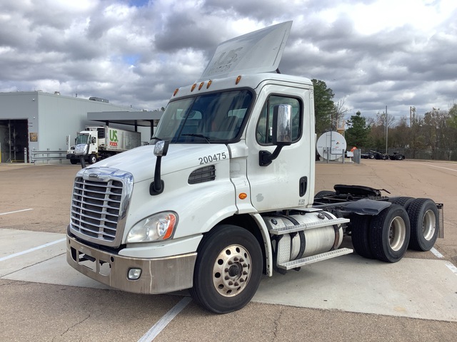 2016 Freightliner Cascadia 113 6x4 T/A Day Cab Truck Tractor