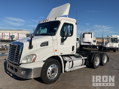 2012 Freightliner Cascadia 113 6x4 T/A Day Cab Truck Tractor