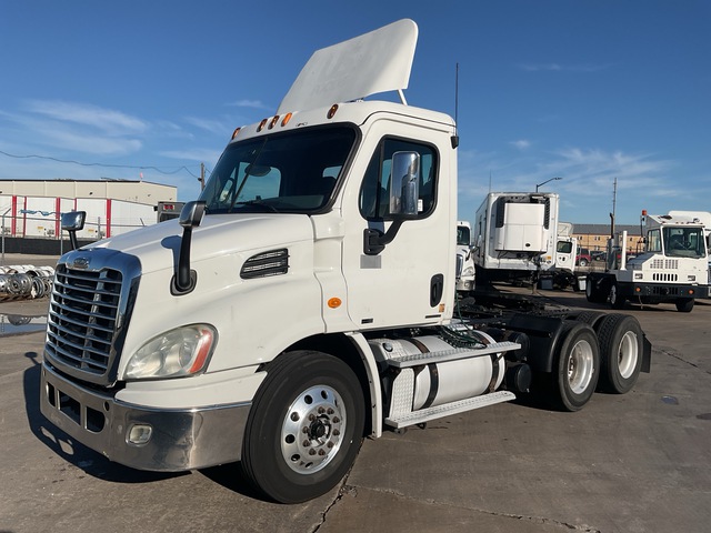 2012 Freightliner Cascadia 113 6x4 T/A Day Cab Truck Tractor