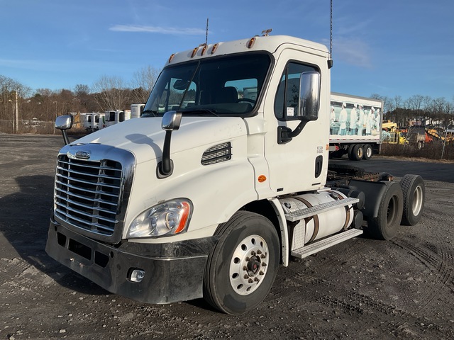 2012 Freightliner Cascadia 113 6x4 T/A Sleeper Truck Tractor