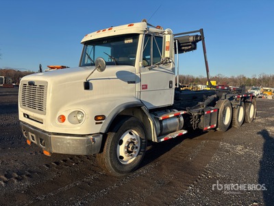 2003 Freightliner FL112 8x6 Abroll-Lkw