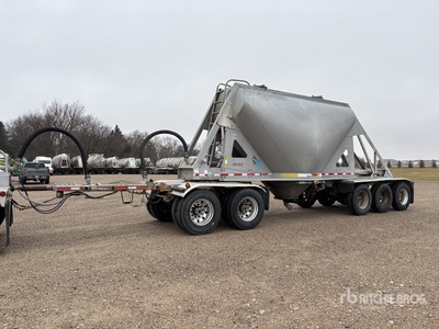 1990 Beall Tri/A Pup Pneumatic Bulk Trailer