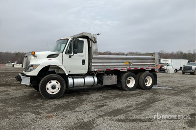 2008 International 7600 6x4 Camion à benne basculante D/E