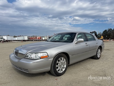2010 Lincoln Town Car Signature Automobile