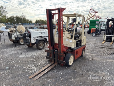 1995 Nissan 50 4700 lb Cushion Tire Wózek widłowy