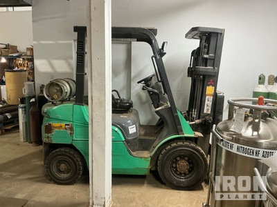 Mitsubishi FG25N 3950 lb Pneumatic Tire Forklift