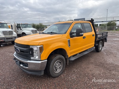 2019 Ford F-250 4x4 Crew Cab Flatbed Truck